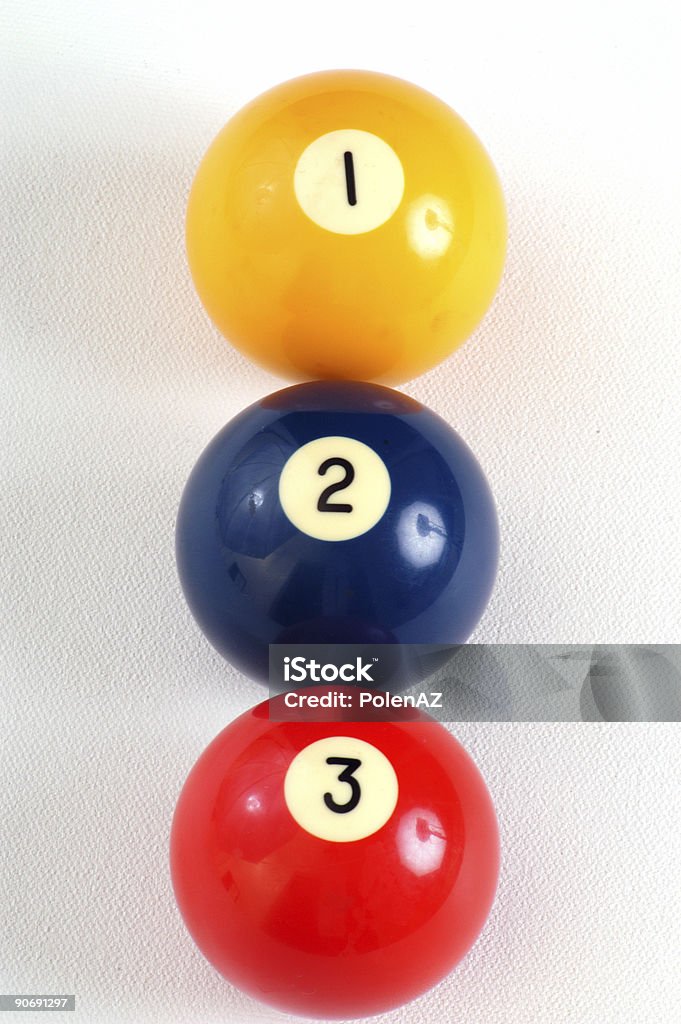 Три бассейна мячи в ряд - Стоковые фото Бампер роялти-фри
