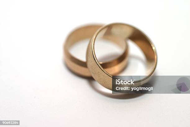 Anillos De Boda Foto de stock y más banco de imágenes de Amor - Sentimiento - Amor - Sentimiento, Anillo - Joya, Boda