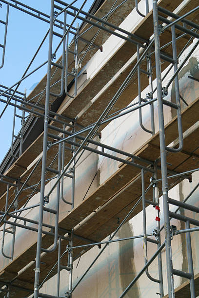 in costruzione ponteggi sito 4 - restoring fire scaffolding scafold foto e immagini stock