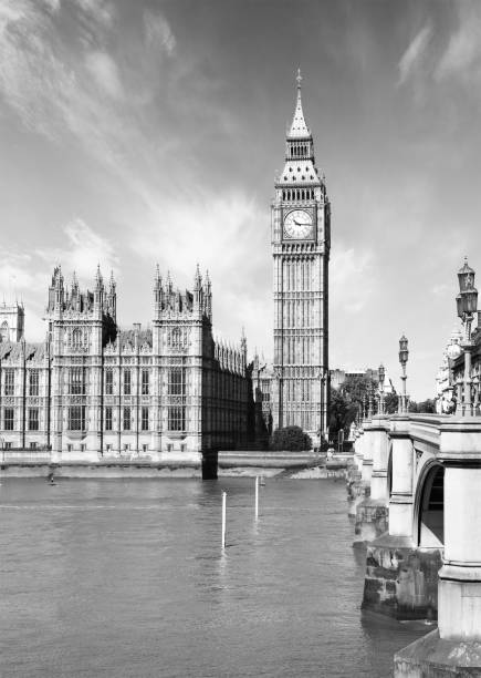 エリザベス ・ タワーとウェストミン スター ブリッジ、ロンドン、英国ウエストミン スターの宮殿 黒と白 - london england sunlight morning tower bridge ストックフォトと画像