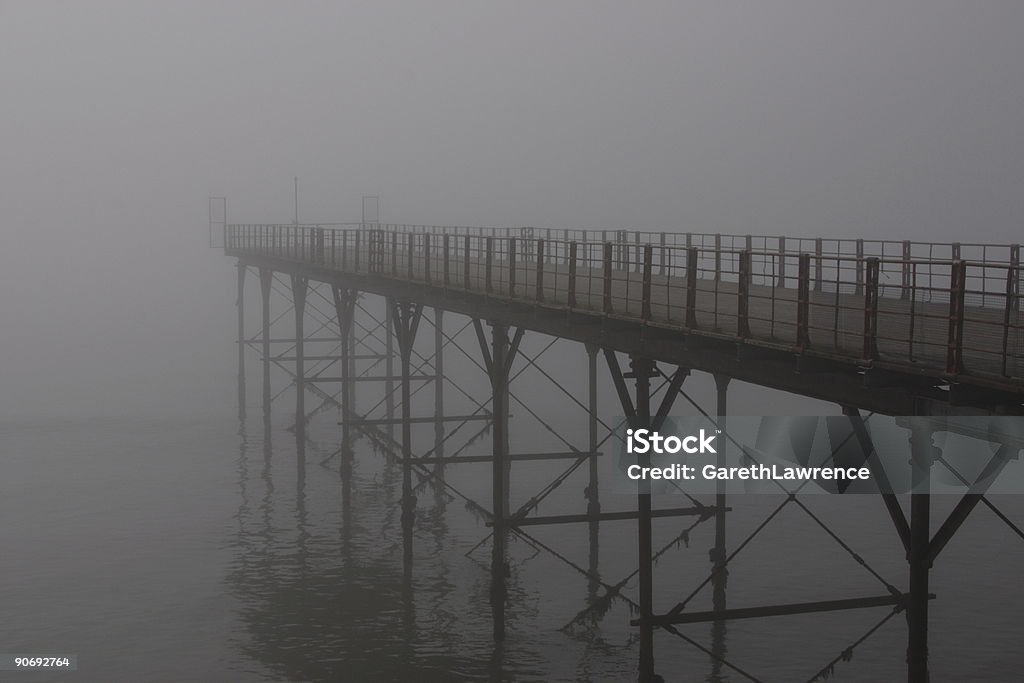Pier mit Nebel - Lizenzfrei Alt Stock-Foto