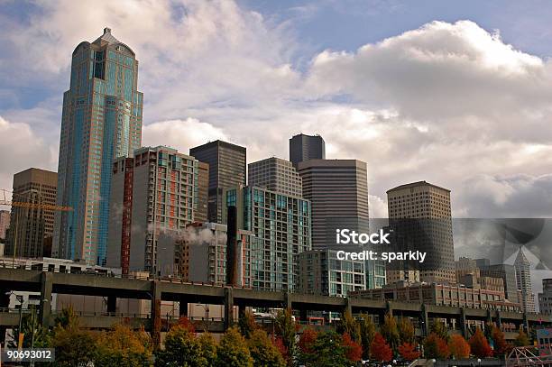 Vista Da Cidade De Seattle - Fotografias de stock e mais imagens de Ao Ar Livre - Ao Ar Livre, Arranha-céu, Autoestrada