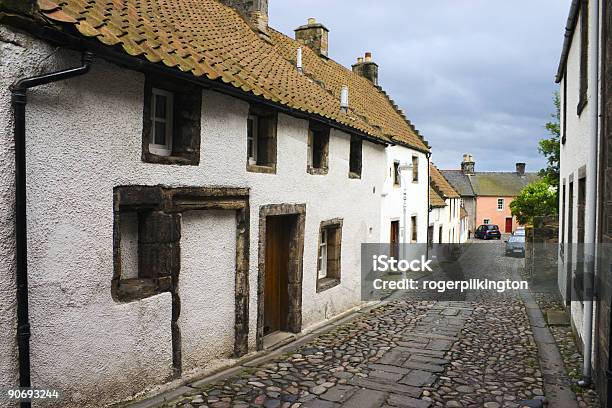 Culross 1 - Fotografias de stock e mais imagens de Aldeia - Aldeia, Antigo, Branco