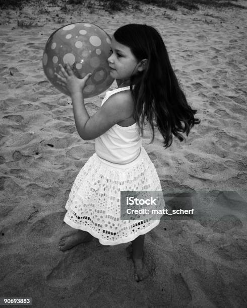 Palla Da Spiaggia - Fotografie stock e altre immagini di Afferrare - Afferrare, Allegro, Ambientazione esterna