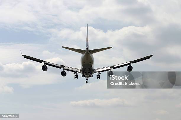 De Pasajeros Desde La Parte Posterior A Foto de stock y más banco de imágenes de Aterrizar - Aterrizar, Planear, Avión