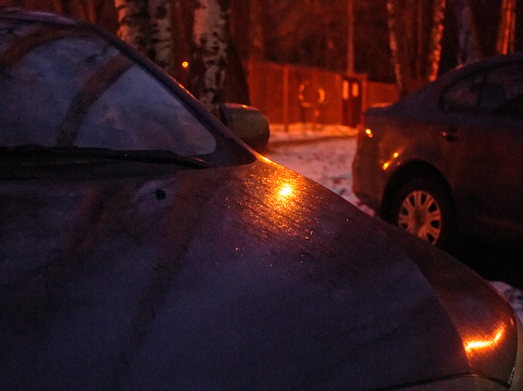 the reflection of the flashlight on the hood of the car in Moscow