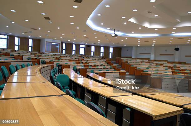 La Educación Foto de stock y más banco de imágenes de Asiento - Asiento, Aula de conferencias, Color - Tipo de imagen