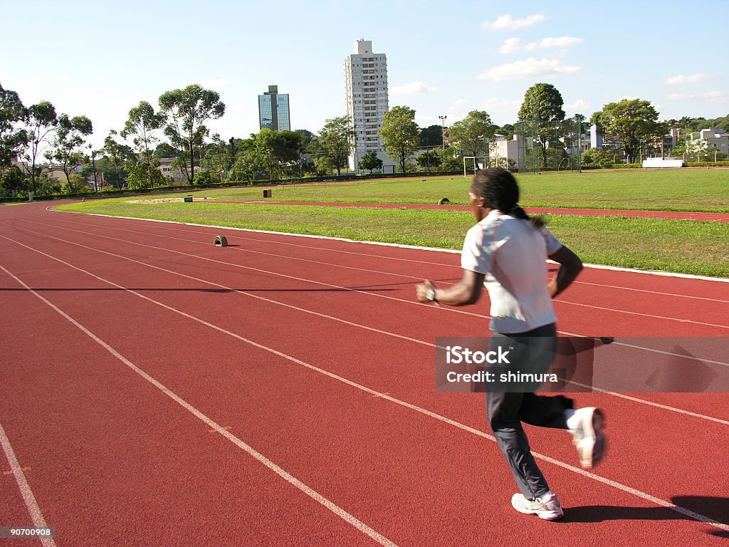 Runner trainning em uma pista de corridas - Royalty-free Número 100 Foto de stock