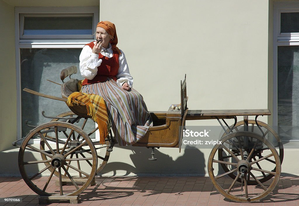 Lady avec sifflet d'argile - Photo de Riga libre de droits