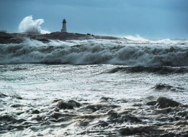 冬の嵐・ グレイソン - lighthouse scenics winter peggys cove ストックフォトと画像
