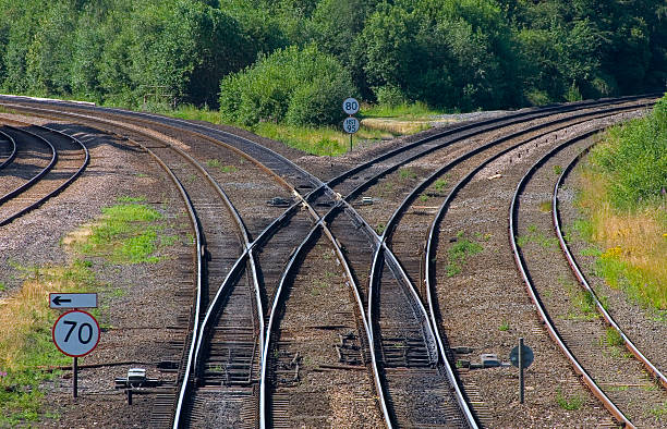 welche weise? - railroad track direction choice transportation stock-fotos und bilder