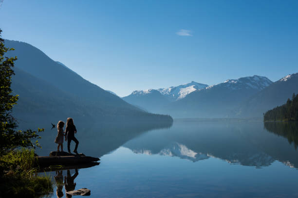 istock Kids bonding in nature 907164618