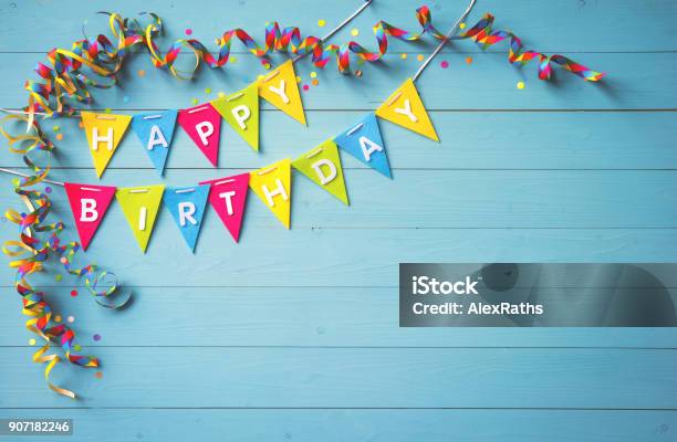 Happy Birthday Party Hintergrund Mit Text Und Bunten Werkzeuge Stockfoto und mehr Bilder von Geburtstag