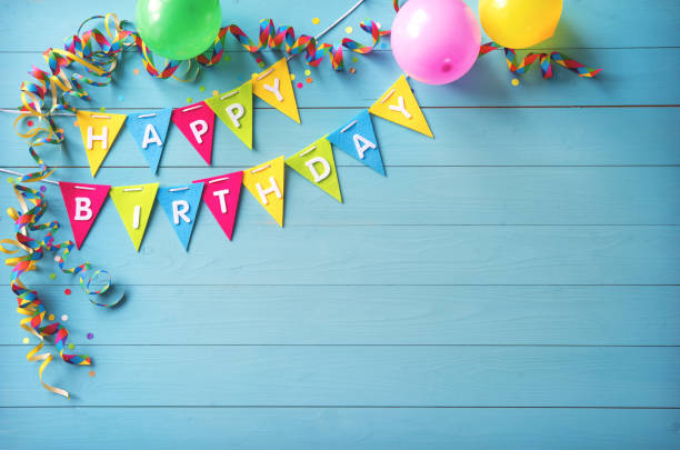 fundo de festa feliz aniversário com texto e ferramentas coloridas - birthday card streamer party balloon - fotografias e filmes do acervo