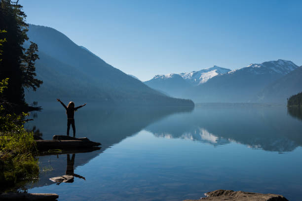 istock Child embracing beauty in nature 907184016