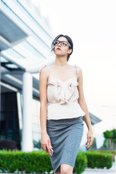 istock Business woman talking on phone 907191314