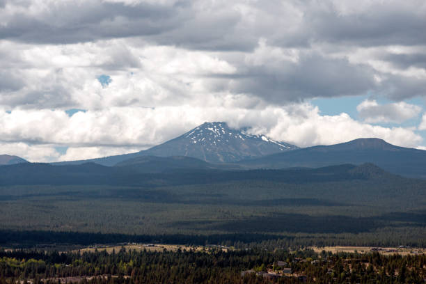 istock Mountains of the Pacific Northwest 907191332