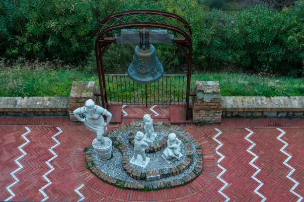 Photo of Sculpture of winegrower family