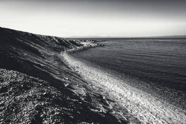 черно-белая фотография заката над морем. - sea black and white horizontal horizon over water стоковые фото и изображения