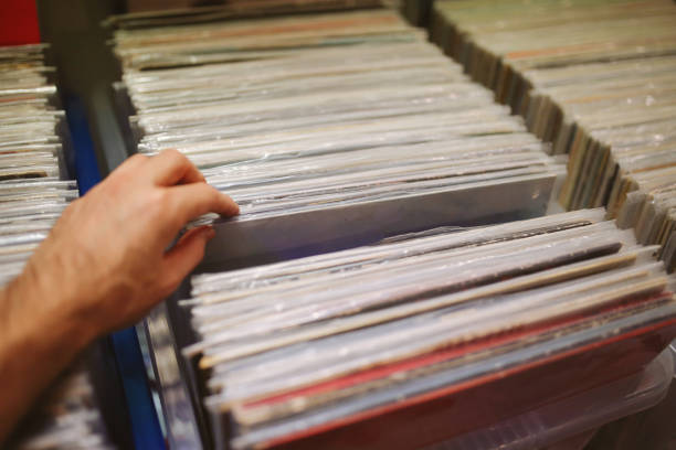istock Browsing through London vinyl records marketplace 907327142