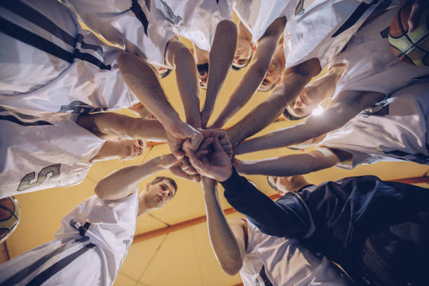 istock Basketball players huddling 907374790