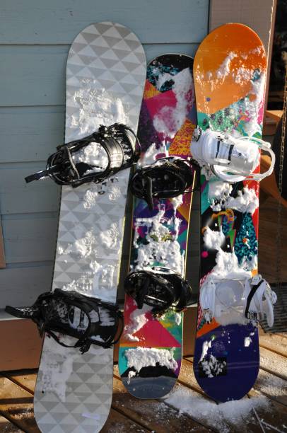 istock Isolated colourful snow boards with scattered snow on it. 907440412