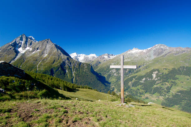 istock Cross on Hilltop in Alps 907456006