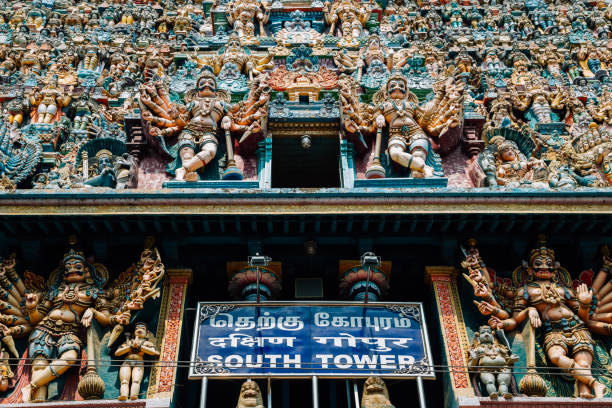 храм минакши амман в мадурае, индия - tamil nadu tamil temple amman стоковые фото и изображения