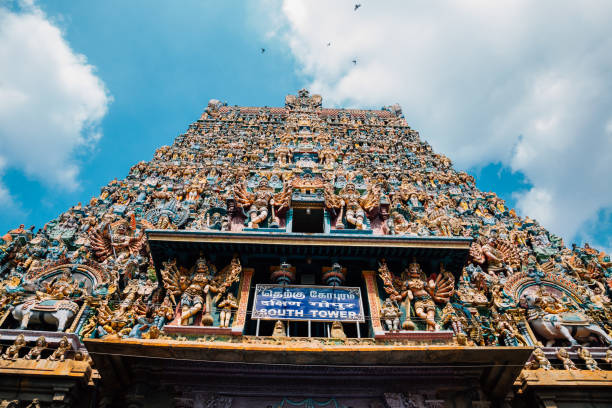 храм минакши амман в мадурае, индия - tamil nadu tamil temple amman стоковые фото и изображения