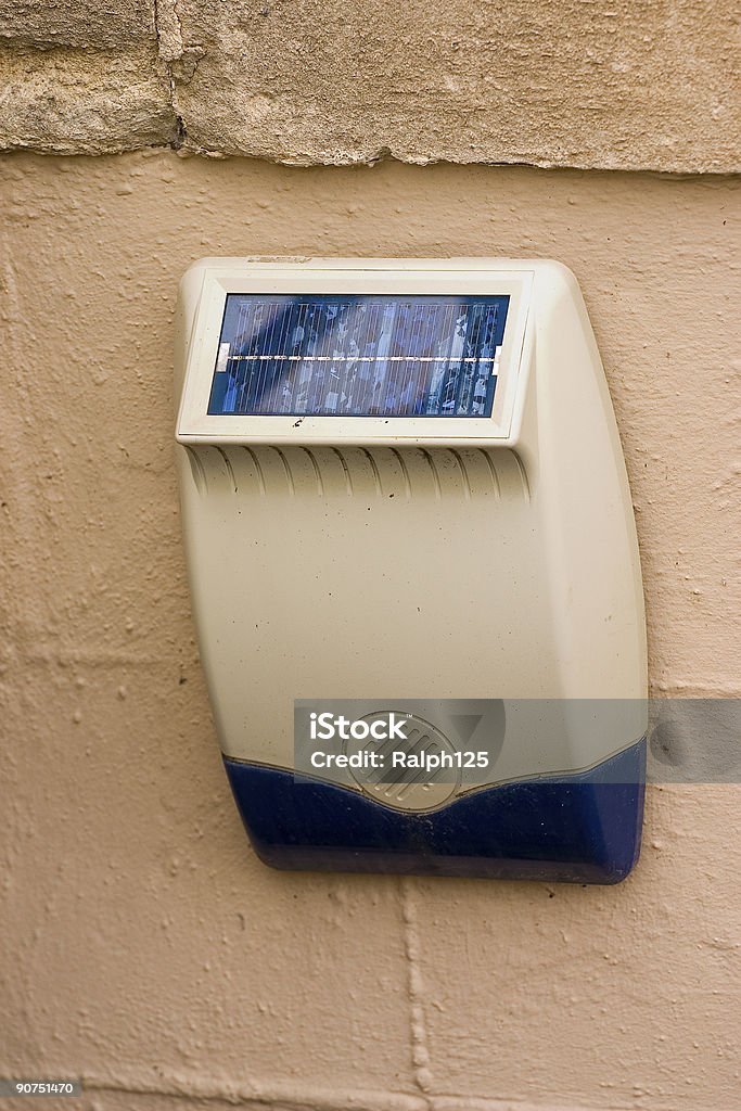 Solar Alarme Anti-roubo instalado na parede de Casa - Royalty-free Alarme Antirroubo Foto de stock