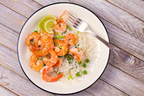 istock Shrimps with rice and peas 907543412