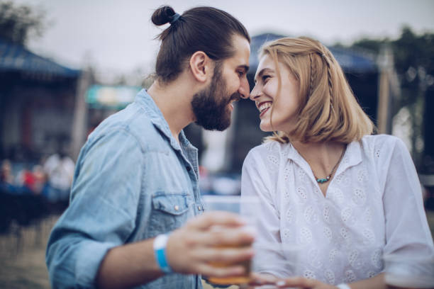 couple drinking beer on concert - costume stage costume sunlight carnival imagens e fotografias de stock