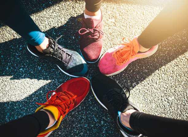 nasze buty pasują do naszych osobowości - jogging running motivation group of people zdjęcia i obrazy z banku zdjęć