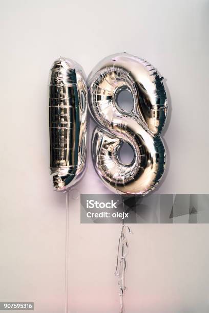 Dekorative Nummer 18 Für Geburtstage Stockfoto und mehr Bilder von Luftballon - Luftballon, Zahl, Zahl 18