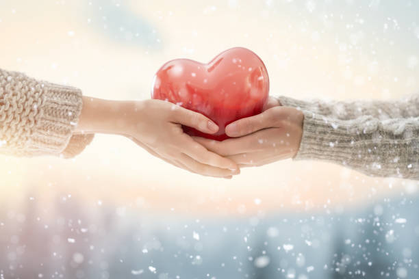 istock couple on Valentines day 907595830