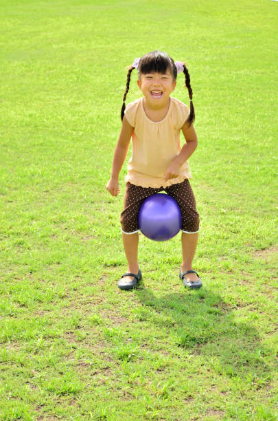 istock Girl's playing with ball 907599122