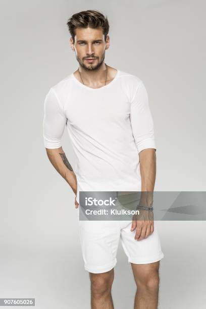 Gut Aussehender Mann Stockfoto und mehr Bilder von Männer - Männer, Model, Mode