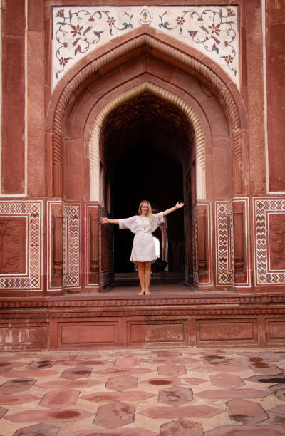istock Girl in India Sightseeing 907620864