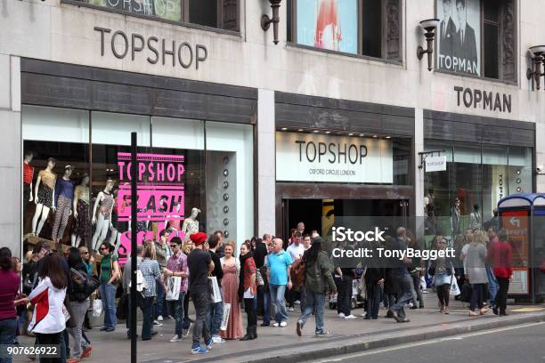 Tienda De Ropa De Topshop Foto de y más banco de imágenes de Londres Inglaterra - Inglaterra, Moda, The Mall - Westminster - iStock