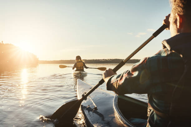 unser lieblings see auf kayak - canoeing stock-fotos und bilder