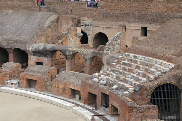 colisée, coliseum ou coloseo, amphithéâtre flavien plus grand jamais construit symbole de la ville antique de roms dans l’empire romain. - coliseum rome roma province roman photos et images de collection