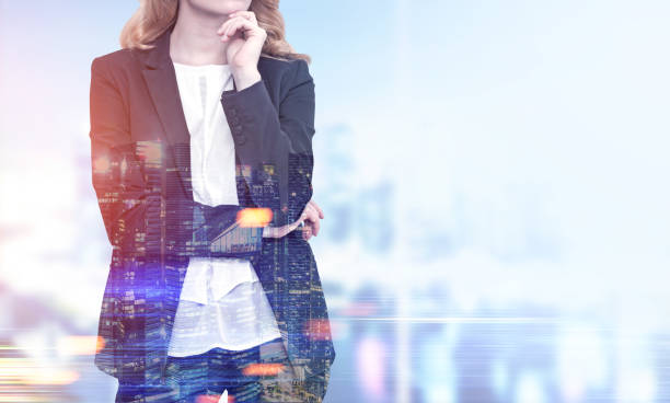 istock Unrecognizable woman, blurred city 907654020