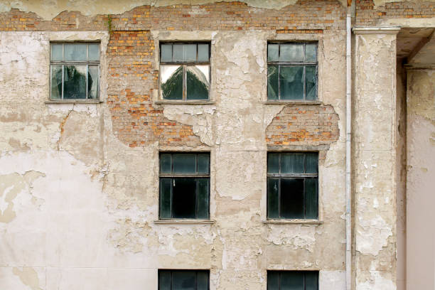istock abandoned grunge cracked stucco wall 907730392
