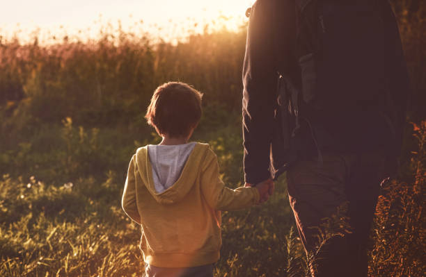 istock Father and son are traveling together 907737072