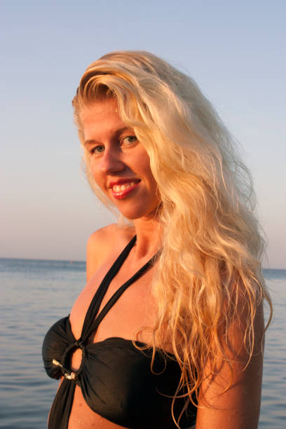 istock Blonde girl on the water 907737320