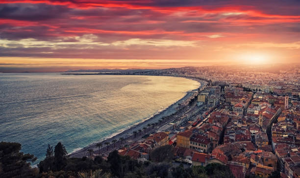 zachód słońca nad niceą - city of nice france beach panoramic zdjęcia i obrazy z banku zdjęć