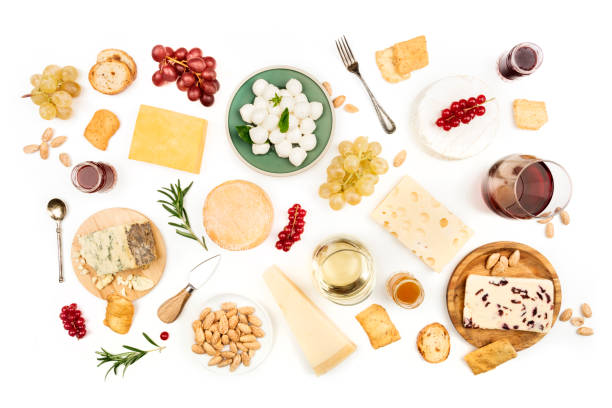 varios tipos de queso con vino sobre un fondo blanco - cheese and crackers fotografías e imágenes de stock