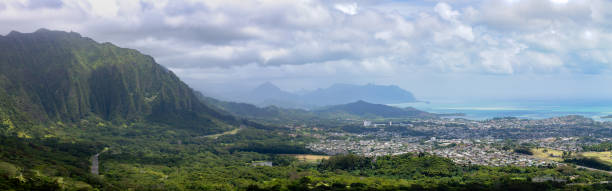 istock Panoramic view of Monalula Ridge and Kaneohe town 907847290