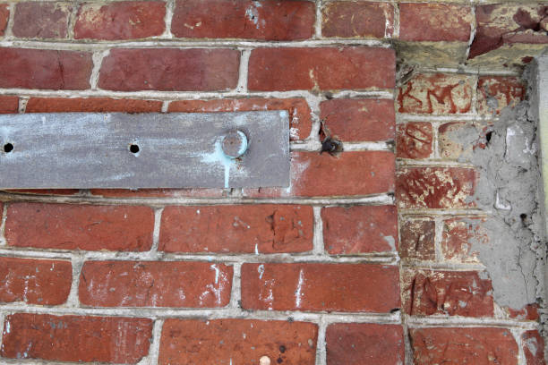 istock Texture of an old garage 907855972