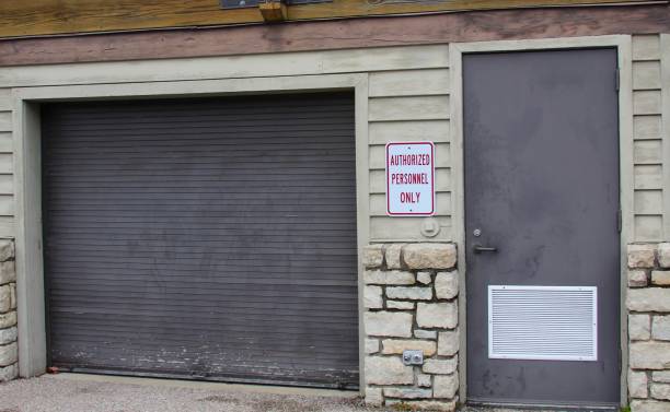 istock Entrance and Garage Door 907860104